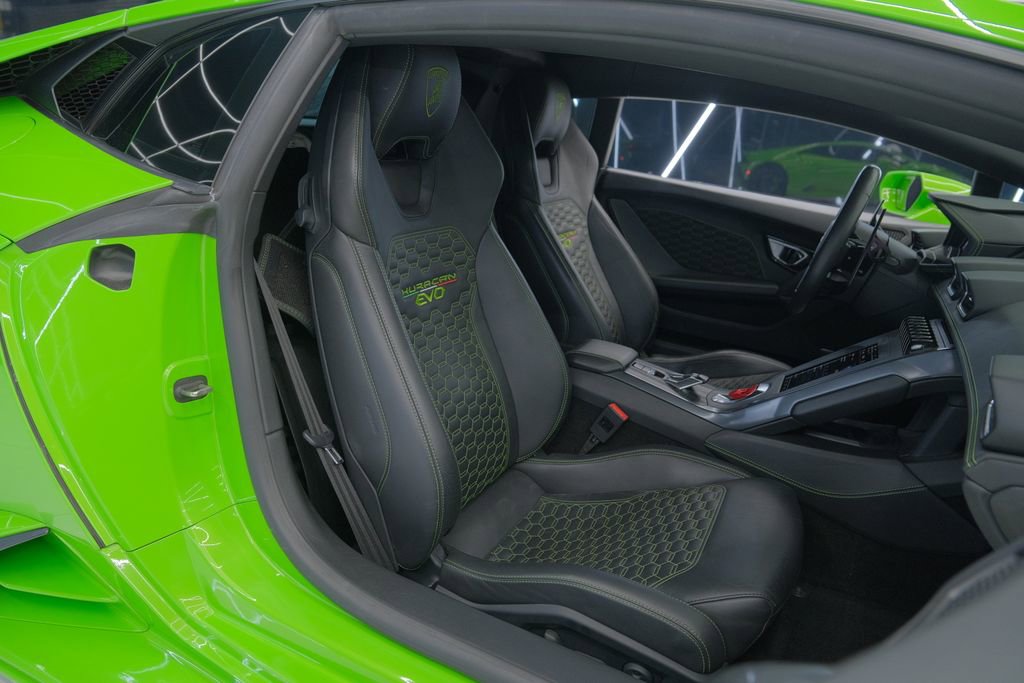Used 2021 Lamborghini Huracan EVO RWD image 23
