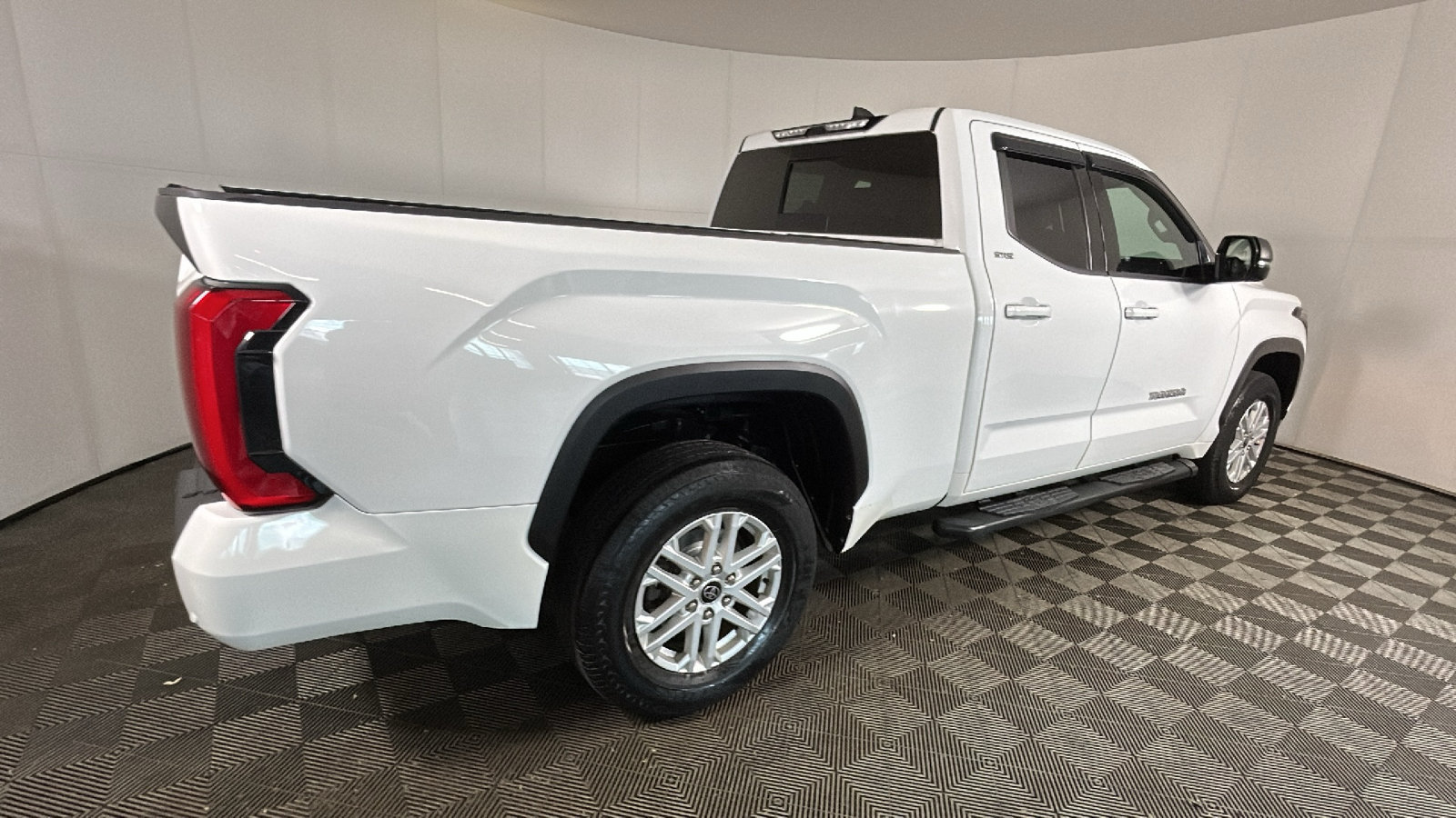 Used 2022 Toyota Tundra SR5 w/ SR5 Premium Package AWD/4WD image 3