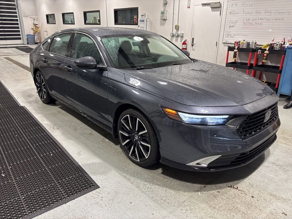 Used 2025 Honda Accord Touring image 3