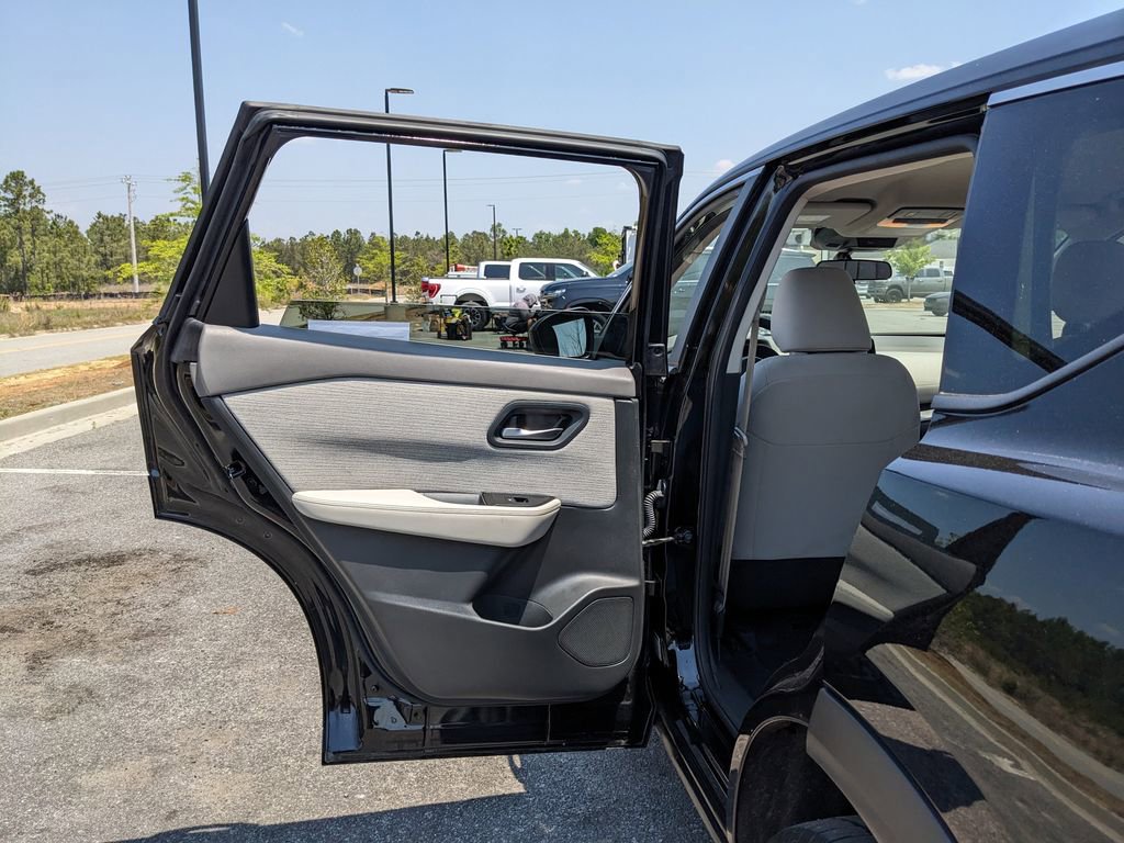 Used 2023 Nissan Rogue SV FWD image 49