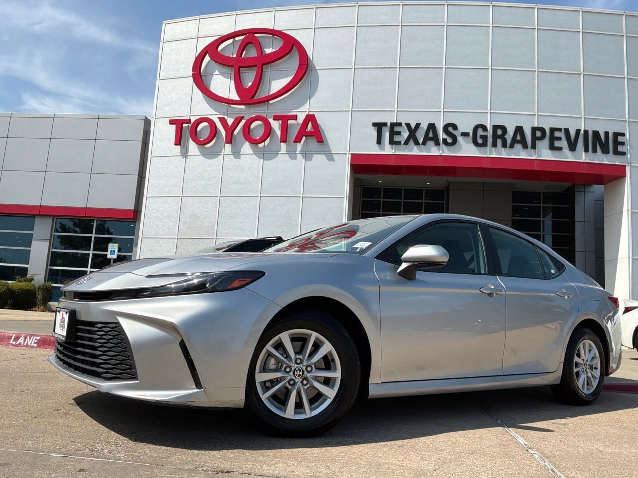 Used 2025 Toyota Camry LE w/ Convenience Package AWD/4WD image 2