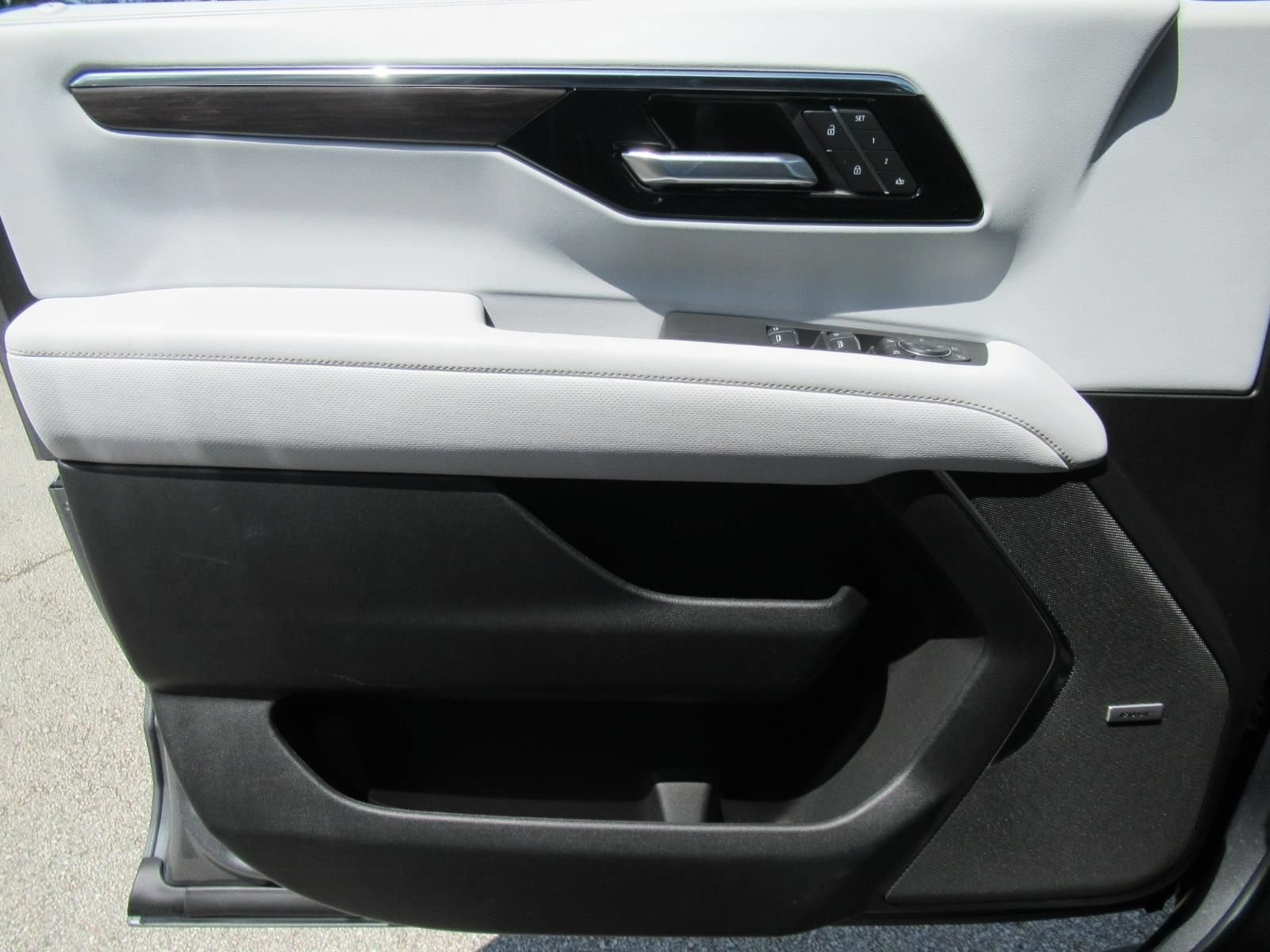 Used 2026 Chevrolet Suburban Premier AWD/4WD image 20