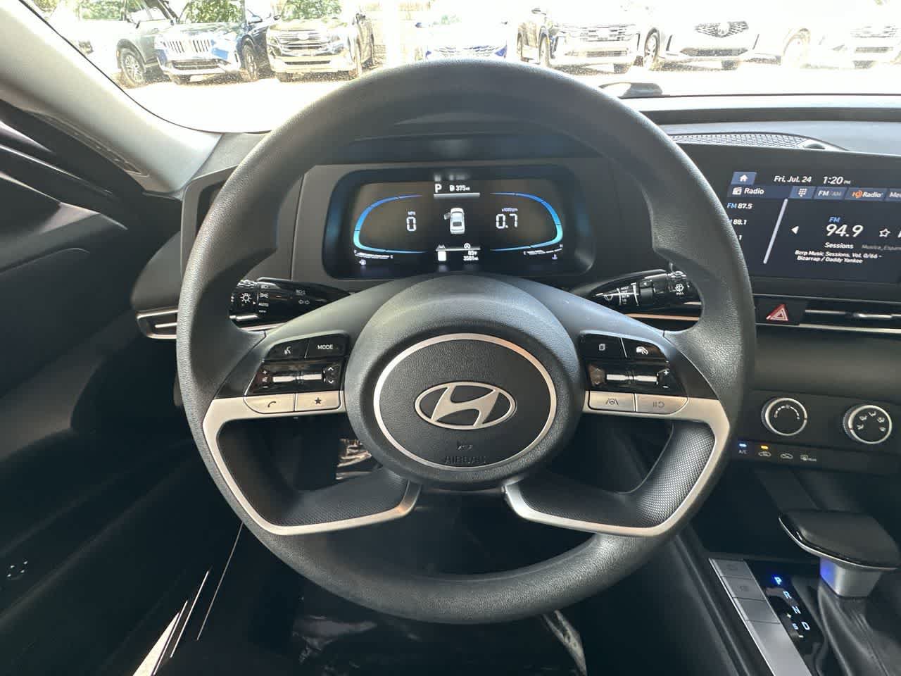 Used 2026 Hyundai Elantra SE FWD image 15