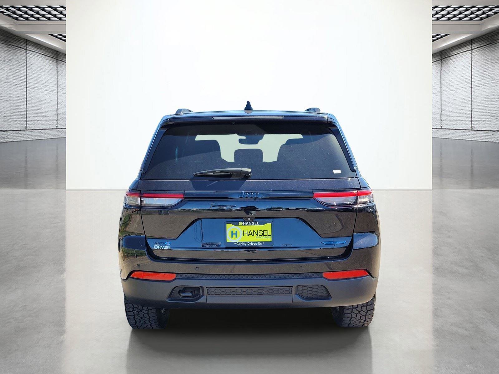 Used 2023 Jeep Grand Cherokee Trailhawk AWD/4WD image 8