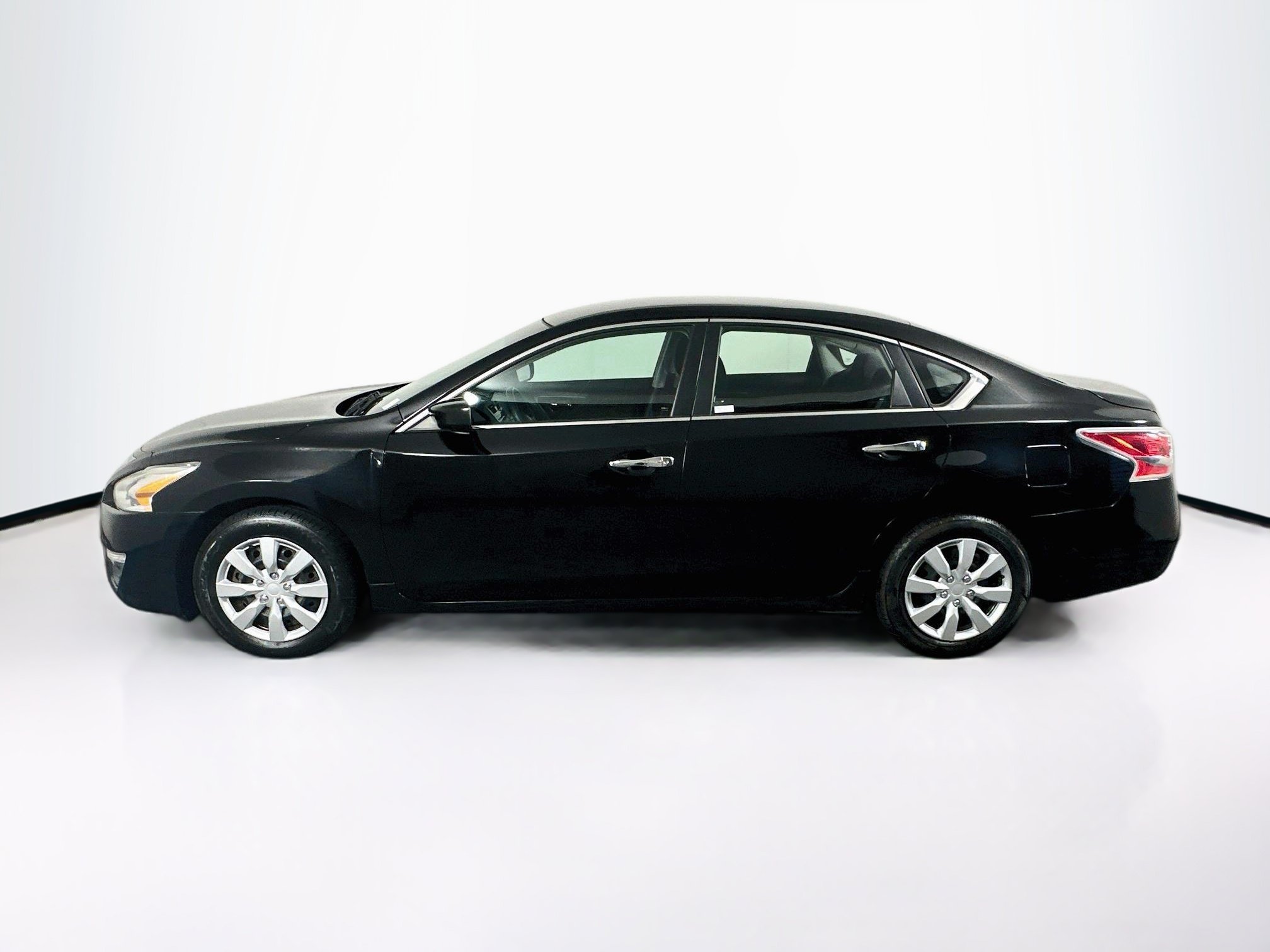 Used 2013 Nissan Altima 2.5 S FWD image 4