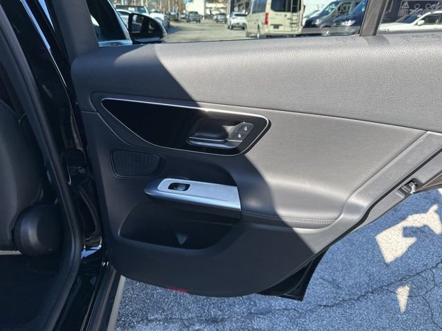Used 2025 Mercedes-Benz GLC 300 4MATIC image 30