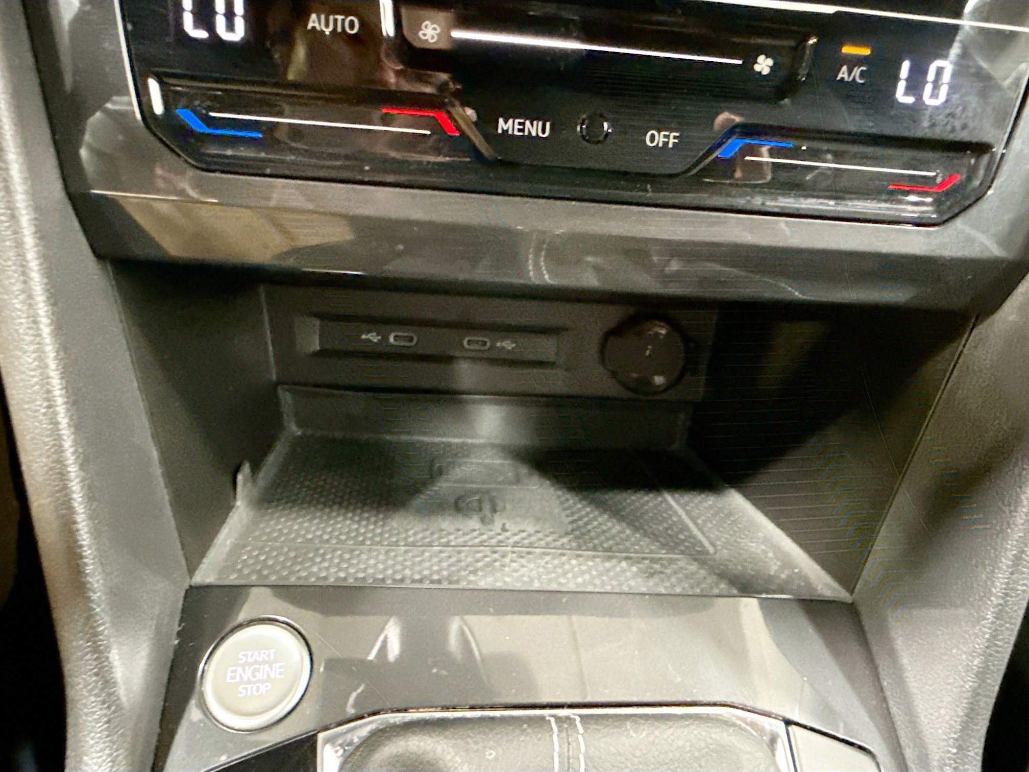 Used 2022 Volkswagen Tiguan SE R-Line image 32