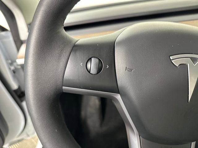 Used 2023 Tesla Model 3 Standard Range image 15