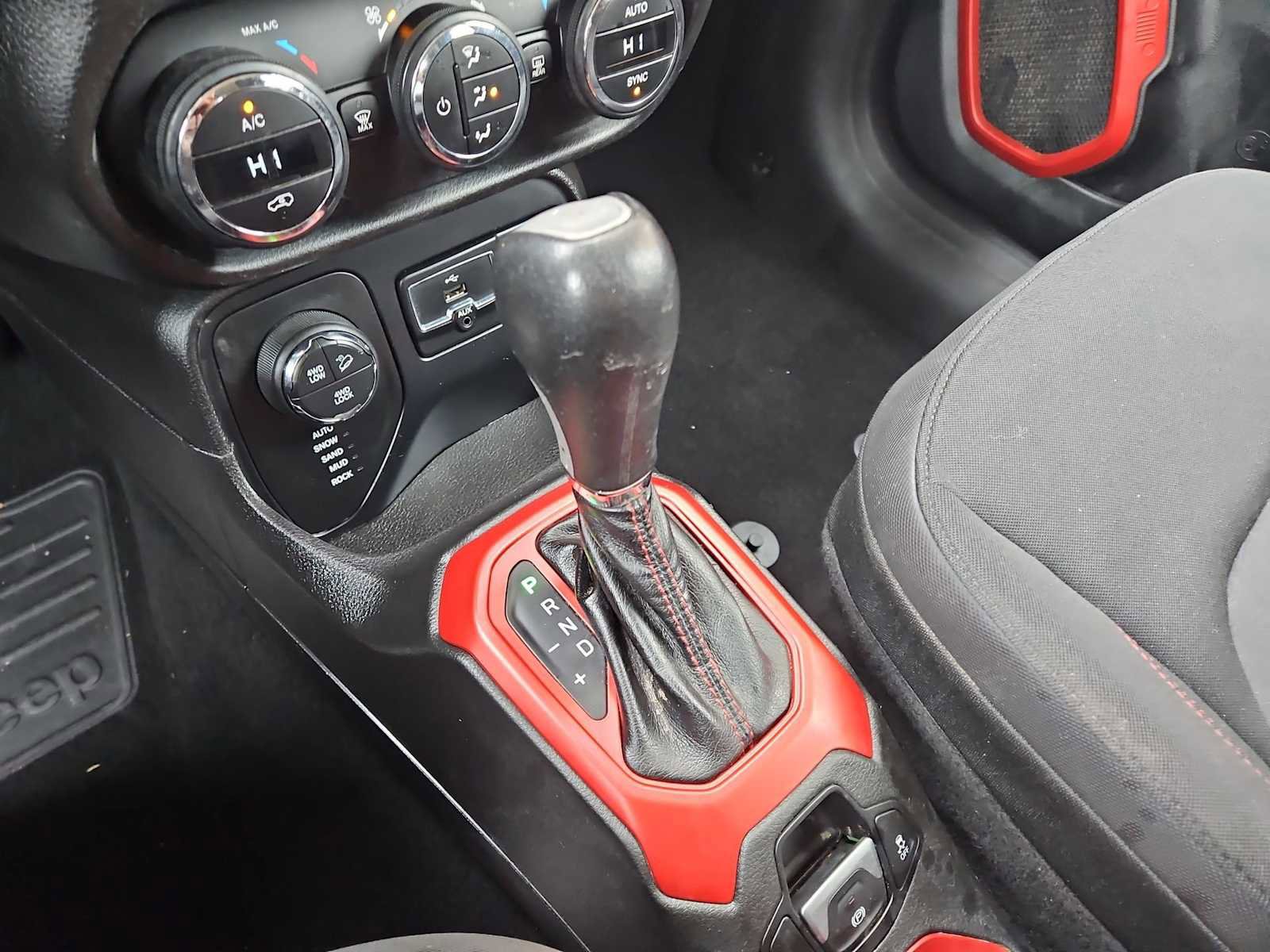 Used 2015 Jeep Renegade Trailhawk w/ Popular Equipment Group AWD/4WD image 31