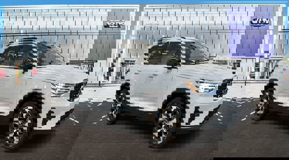 Used 2026 Volvo XC40 B5 Plus w/ Protection Package Premier image 1