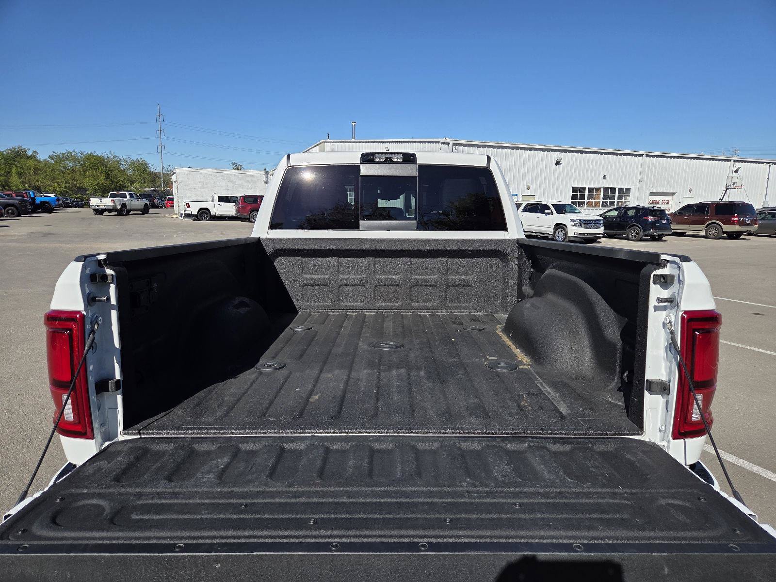Used 2025 RAM 2500 Limited AWD/4WD image 33