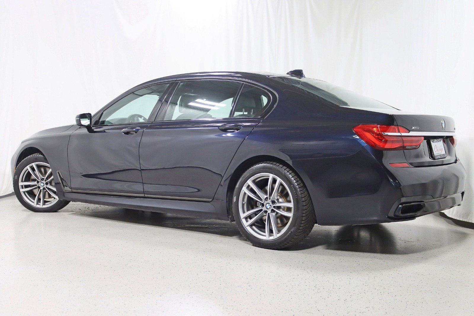 Used 2019 BMW 750i xDrive w/ M Sport Package AWD/4WD image 8