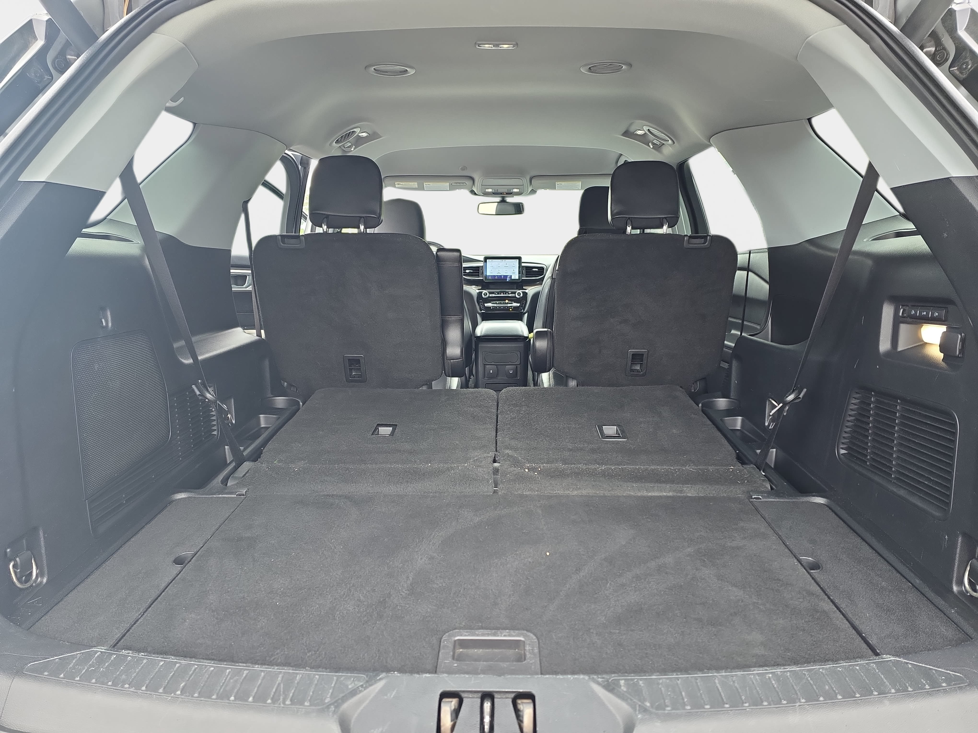 Used 2022 Ford Explorer Limited w/ Equipment Group 301A AWD/4WD image 14