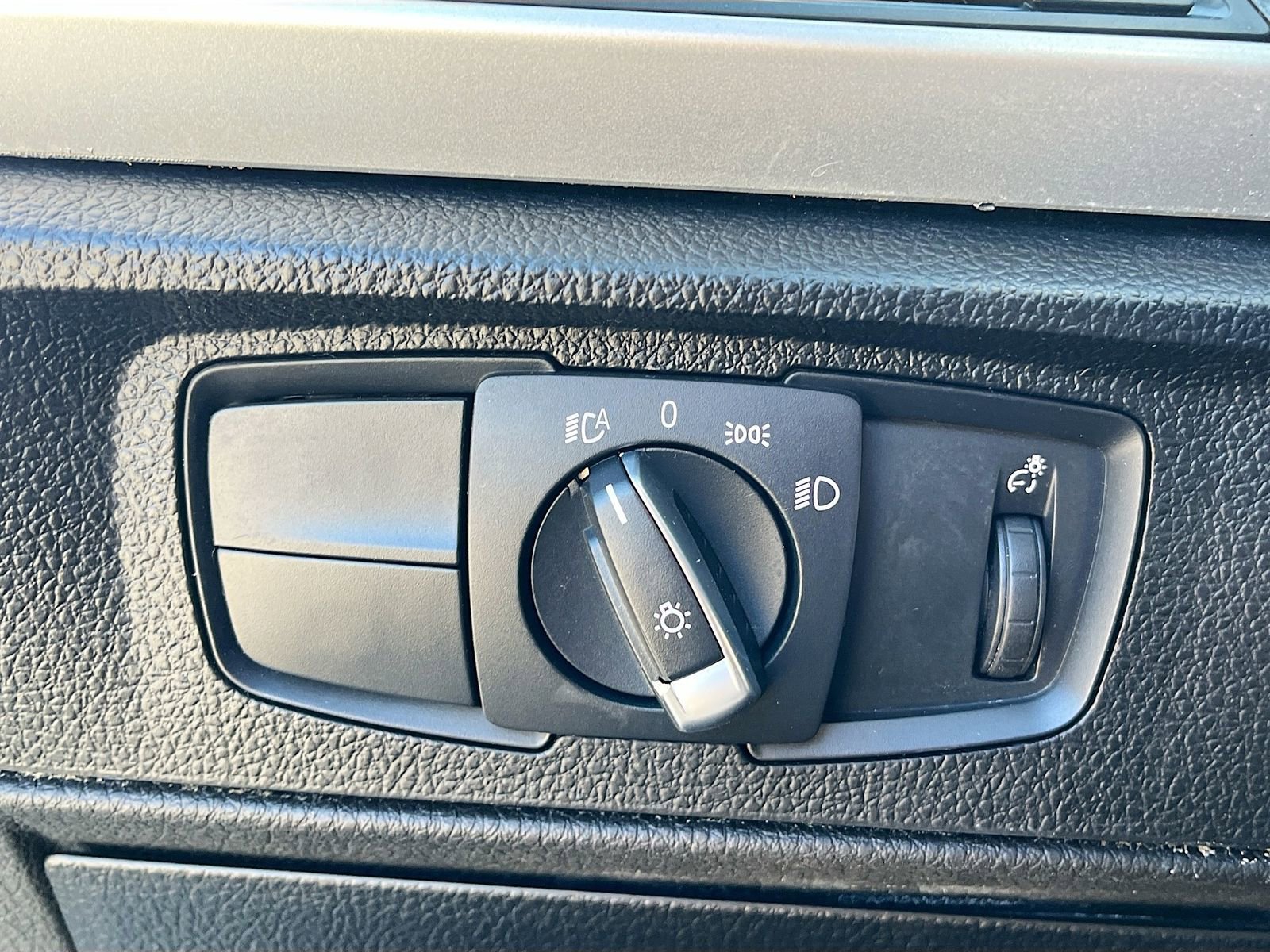 Used 2015 BMW M235i Convertible image 10