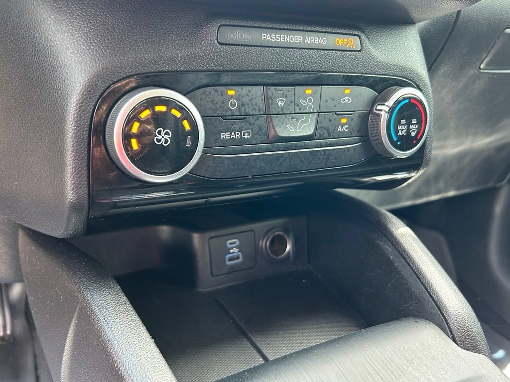 Used 2021 Ford Escape SE w/ SE Sport Appearance Package FWD image 35