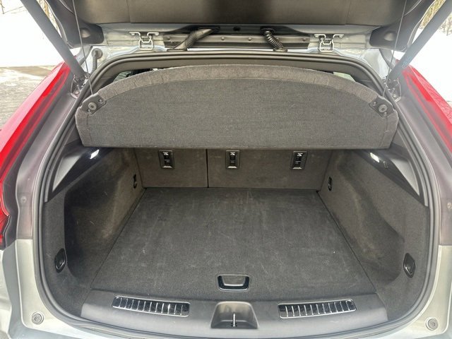 Used 2025 Cadillac XT4 Premium Luxury image 21