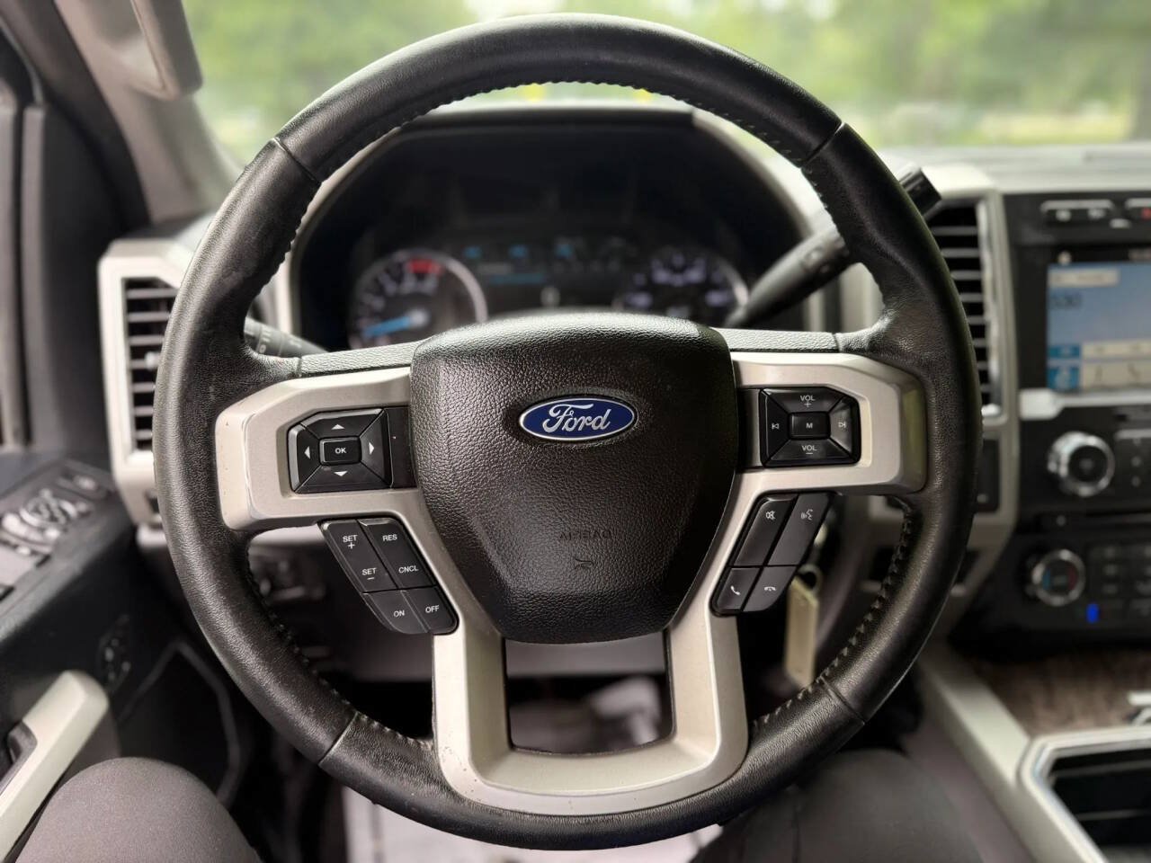 Used 2018 Ford F350 Lariat w/ Lariat Value Package AWD/4WD image 12