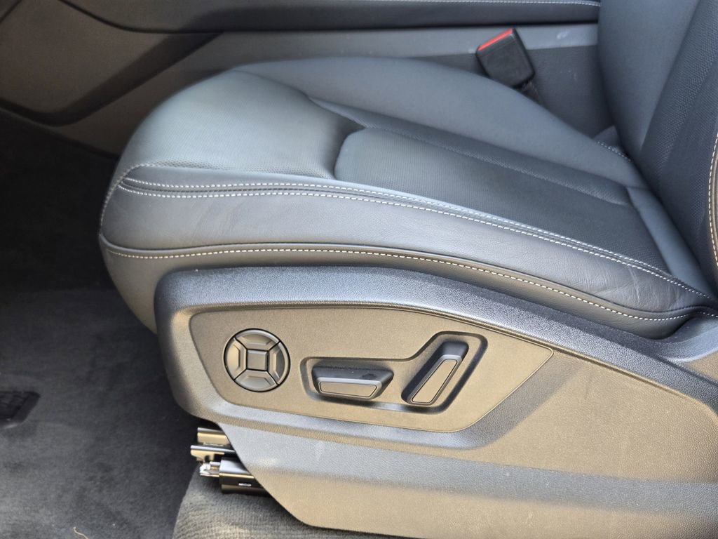 Certified 2025 Audi Q7 3.0T Premium Plus image 26