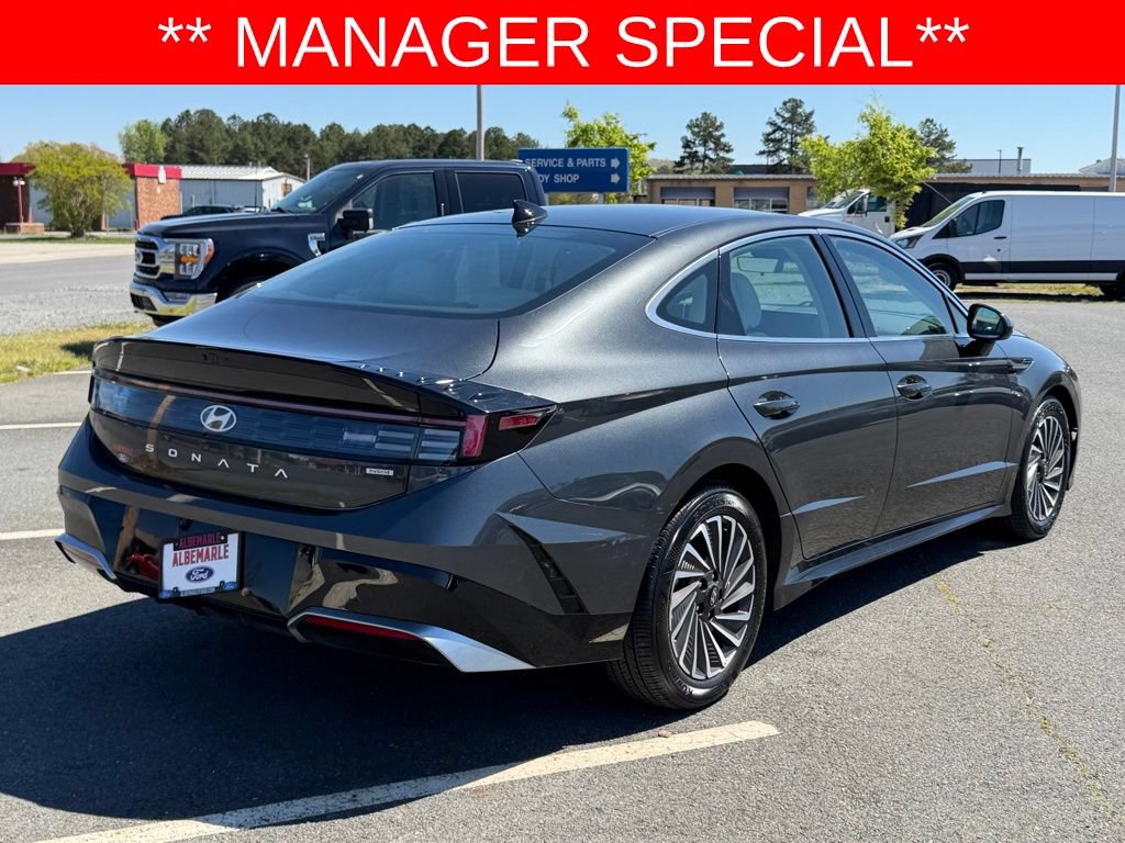Used 2025 Hyundai Sonata SEL FWD image 3