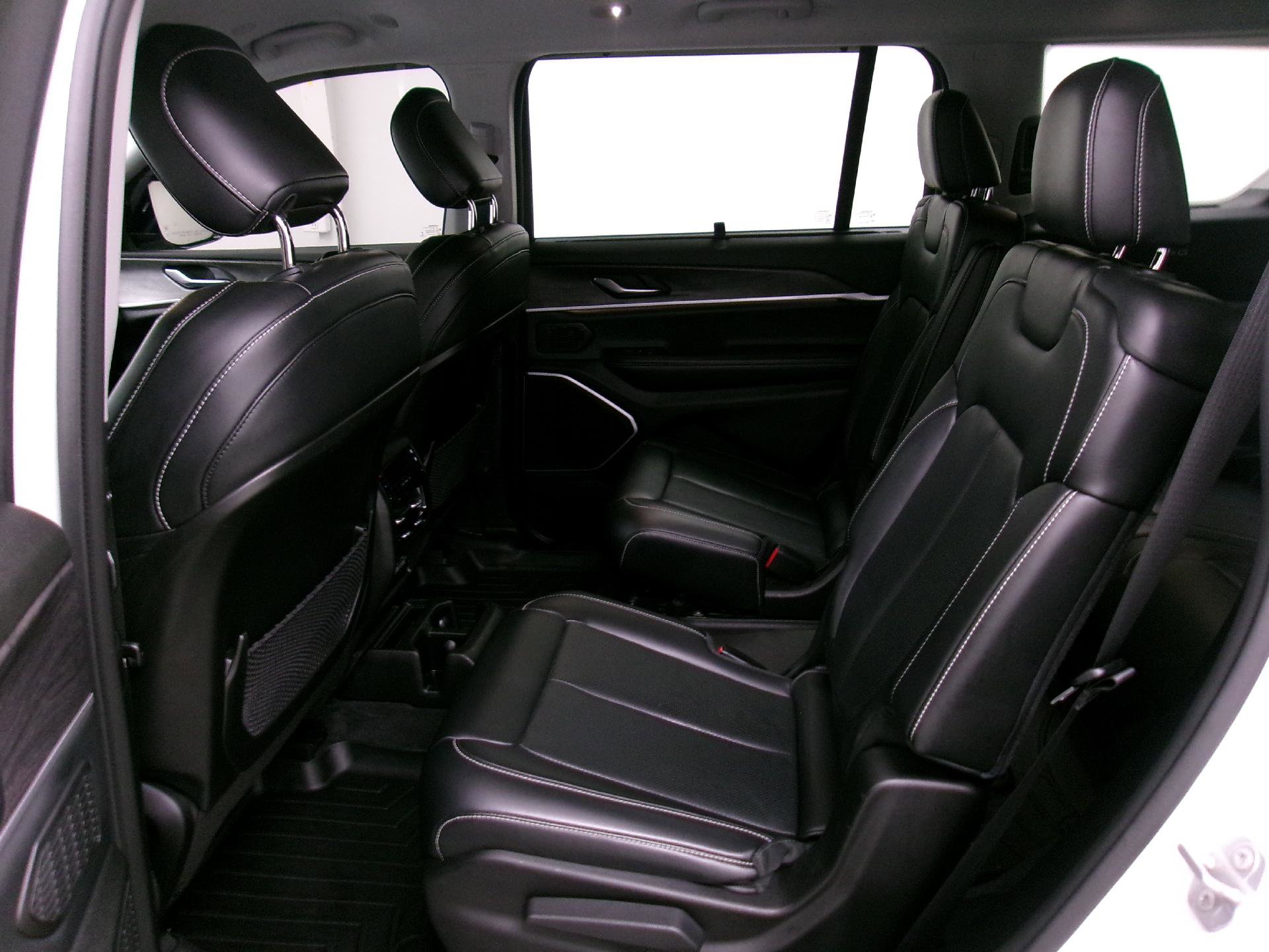 Used 2021 Jeep Grand Cherokee L Limited w/ Luxury Tech Group II image 11