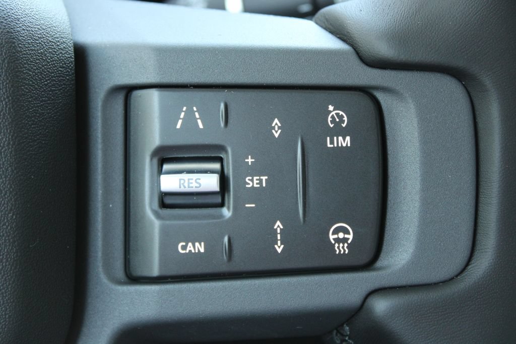 New 2026 Land Rover Defender 110 X-Dynamic SE AWD/4WD image 16
