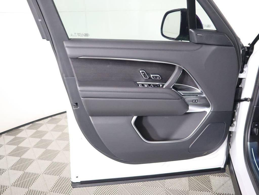 New 2026 Land Rover Range Rover SE image 25