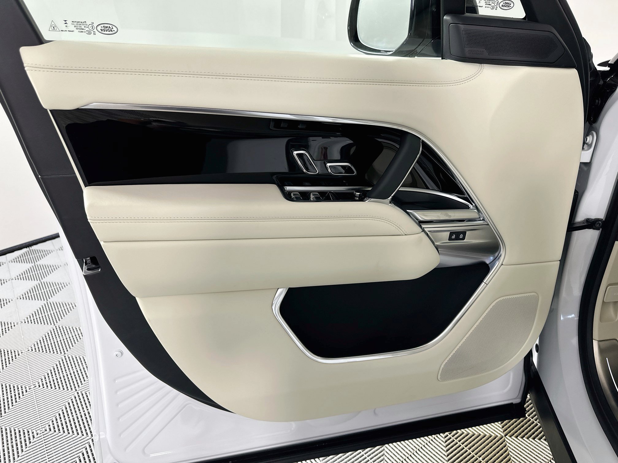 New 2027 Land Rover Range Rover SE AWD/4WD image 14