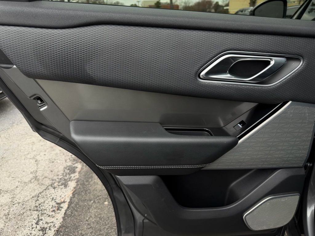 Used 2018 Land Rover Range Rover Velar S image 28