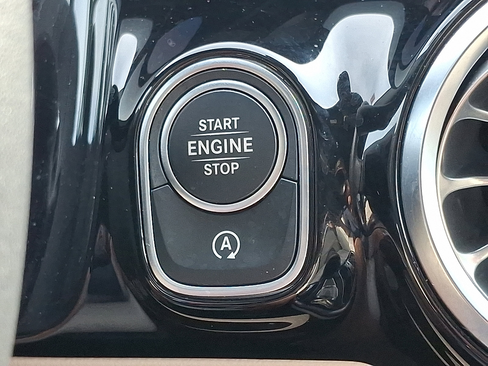 Certified 2025 Mercedes-Benz GLA 250 4MATIC image 22