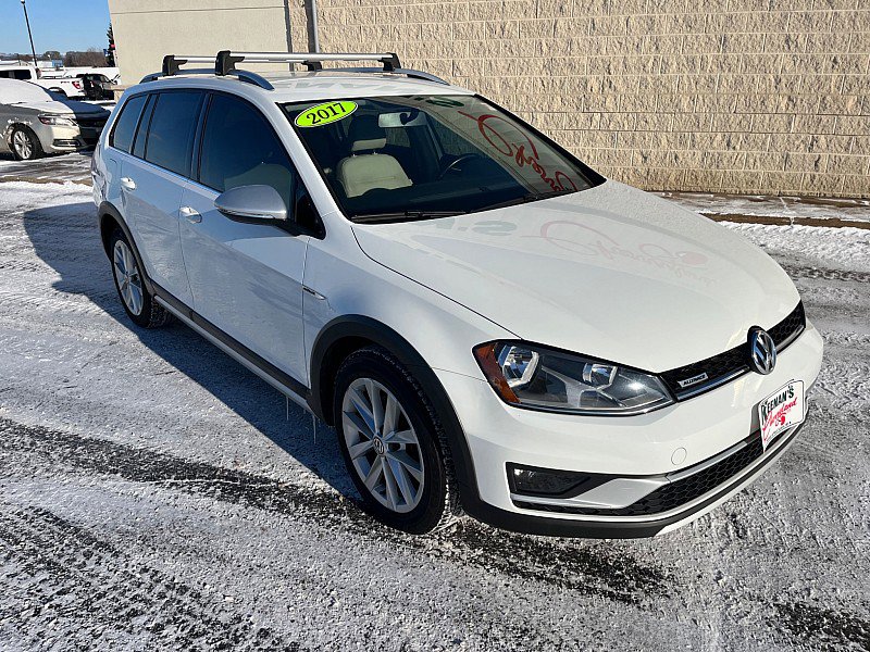 Used 2017 Volkswagen Golf Alltrack S image 2