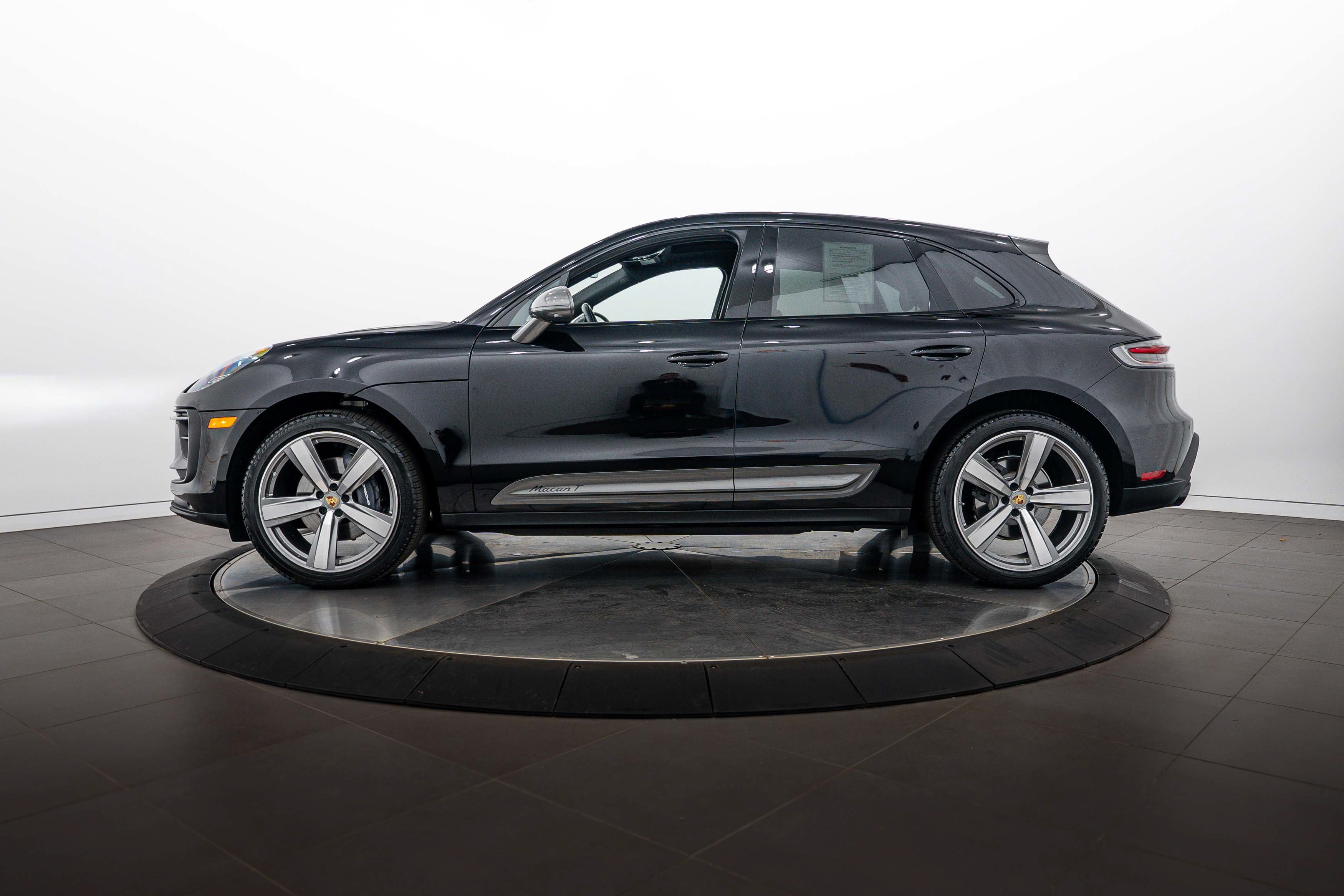 Certified 2026 Porsche Macan Turbo AWD/4WD image 2