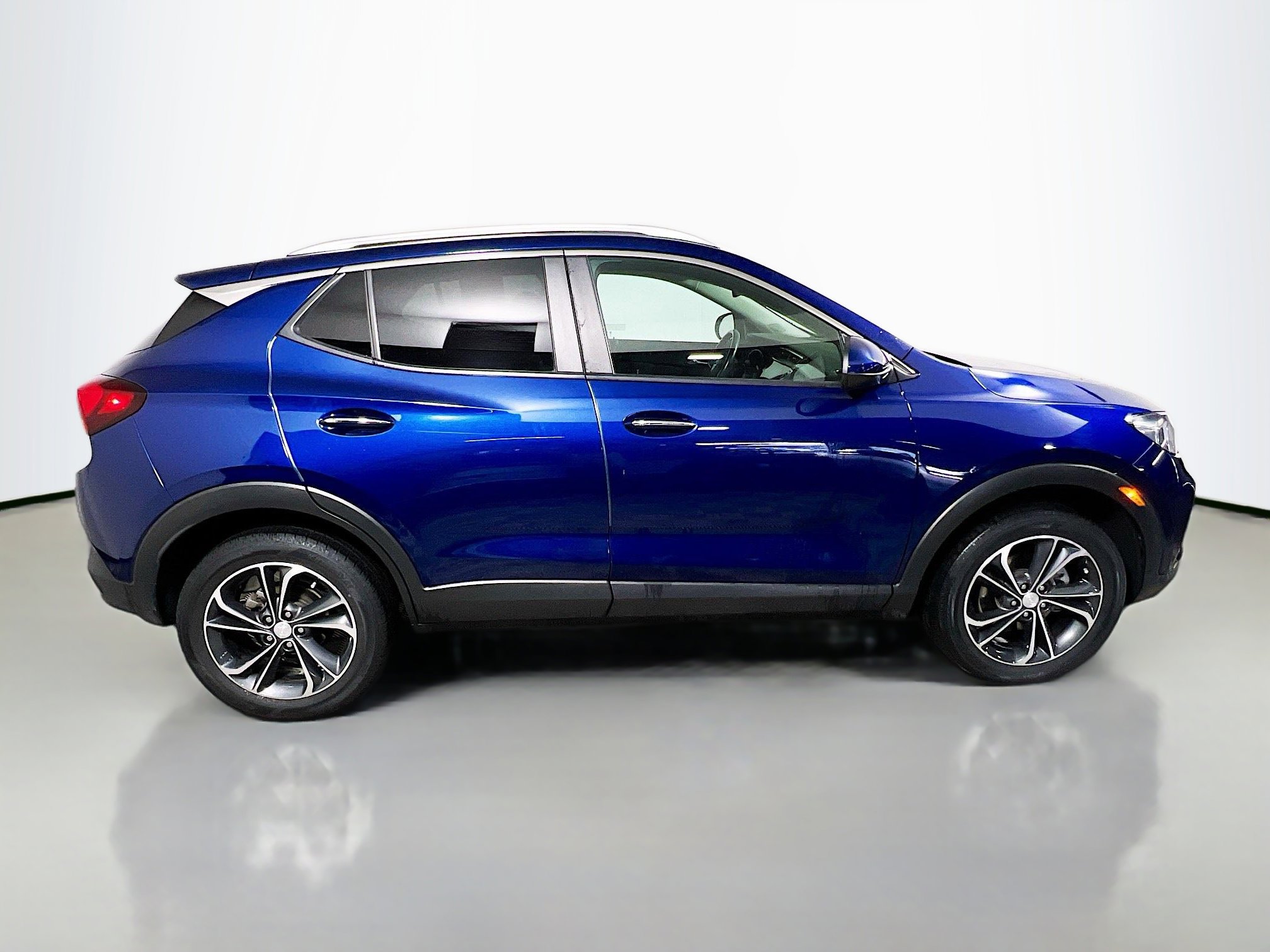 Used 2023 Buick Encore GX Select w/ Safety Package II image 3