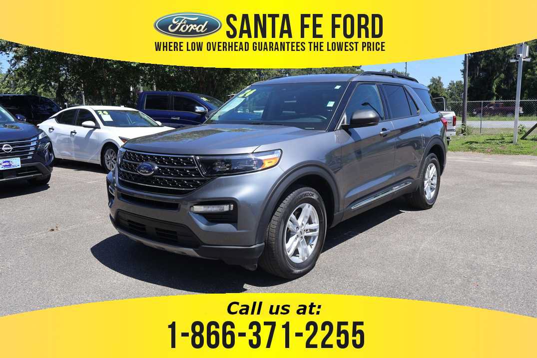 New 2024 Ford Explorer XLT w/ Equipment Group 202A