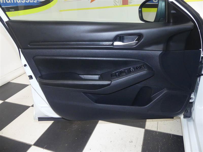 Used 2025 Nissan Altima 2.5 SV FWD image 22