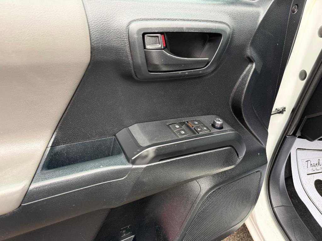 Used 2016 Toyota Tacoma SR image 9