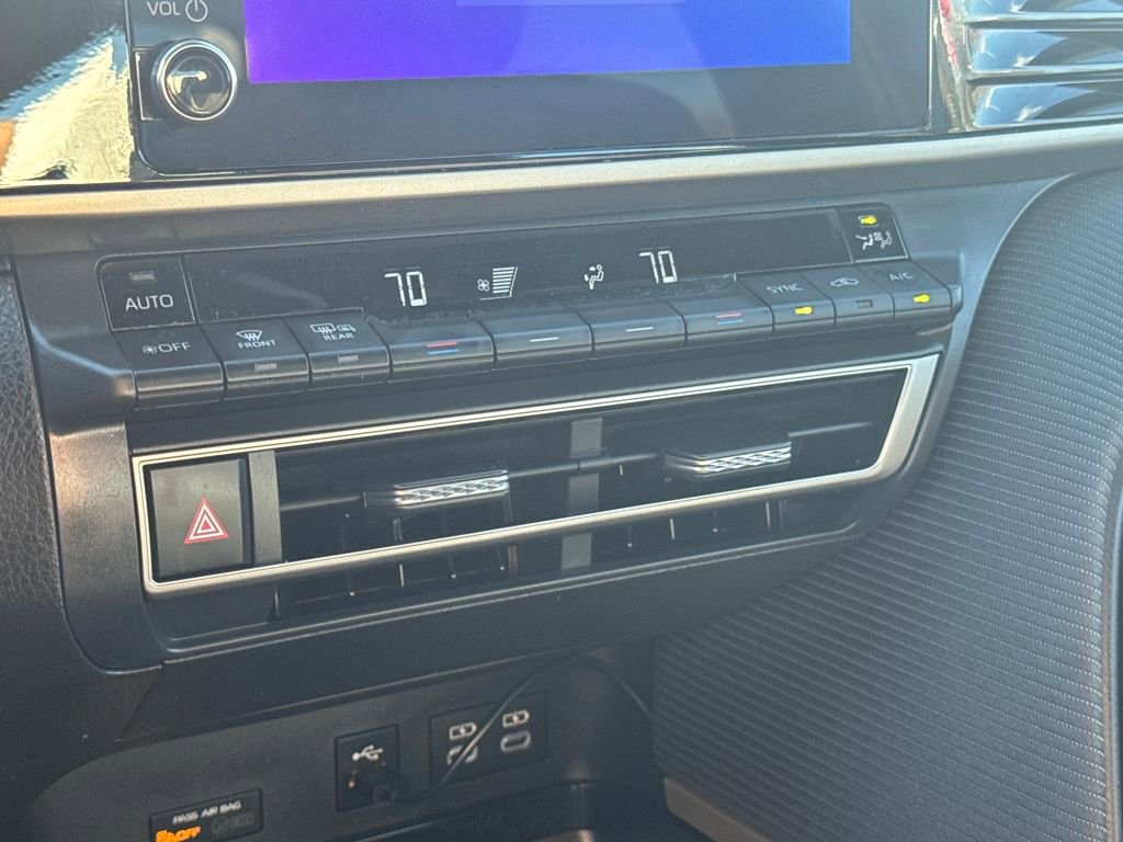 Used 2025 Toyota Camry SE image 23