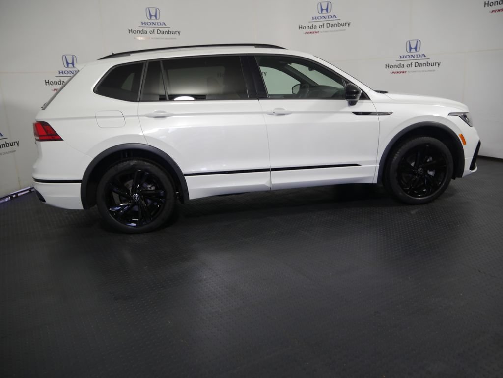 Used 2024 Volkswagen Tiguan SE R-Line AWD/4WD image 3