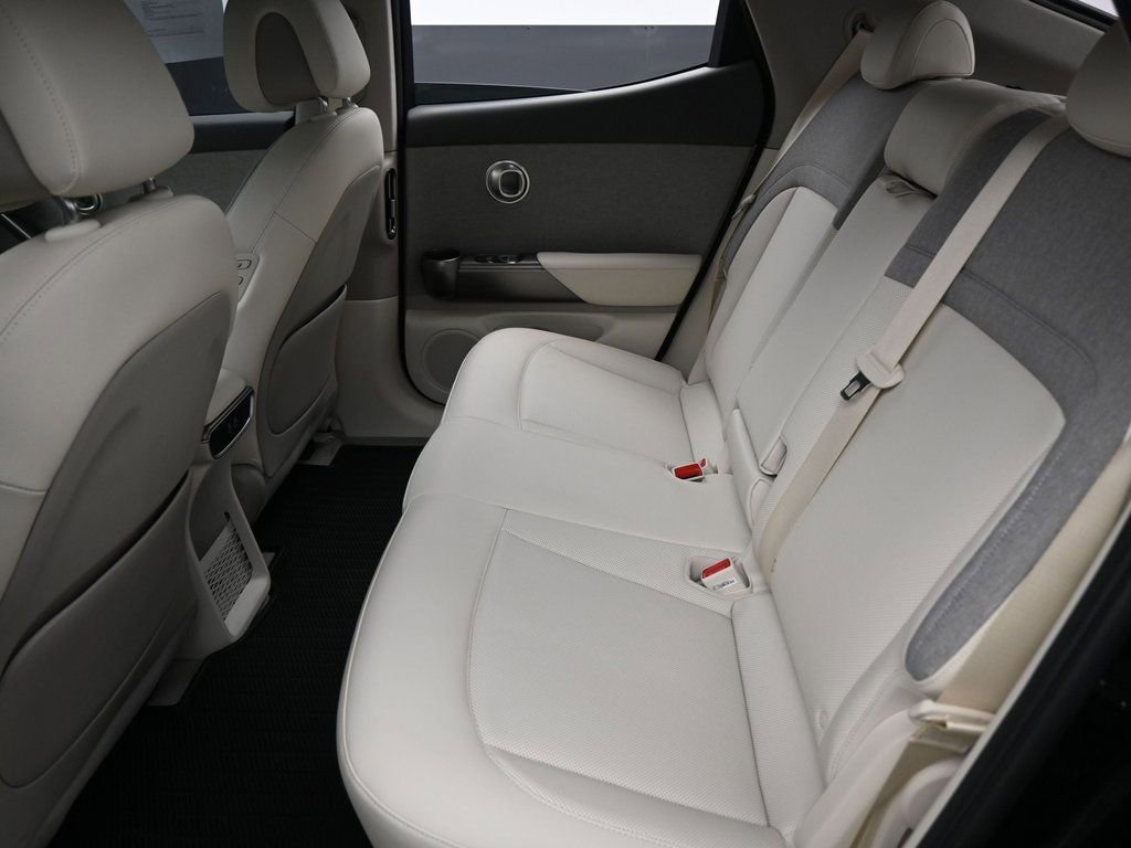 Used 2024 Genesis GV60 RWD image 29