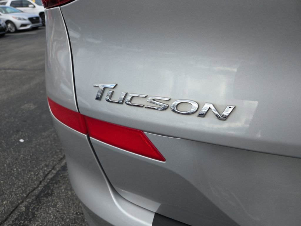 Used 2020 Hyundai Tucson Value w/ Winter Weather Package image 11