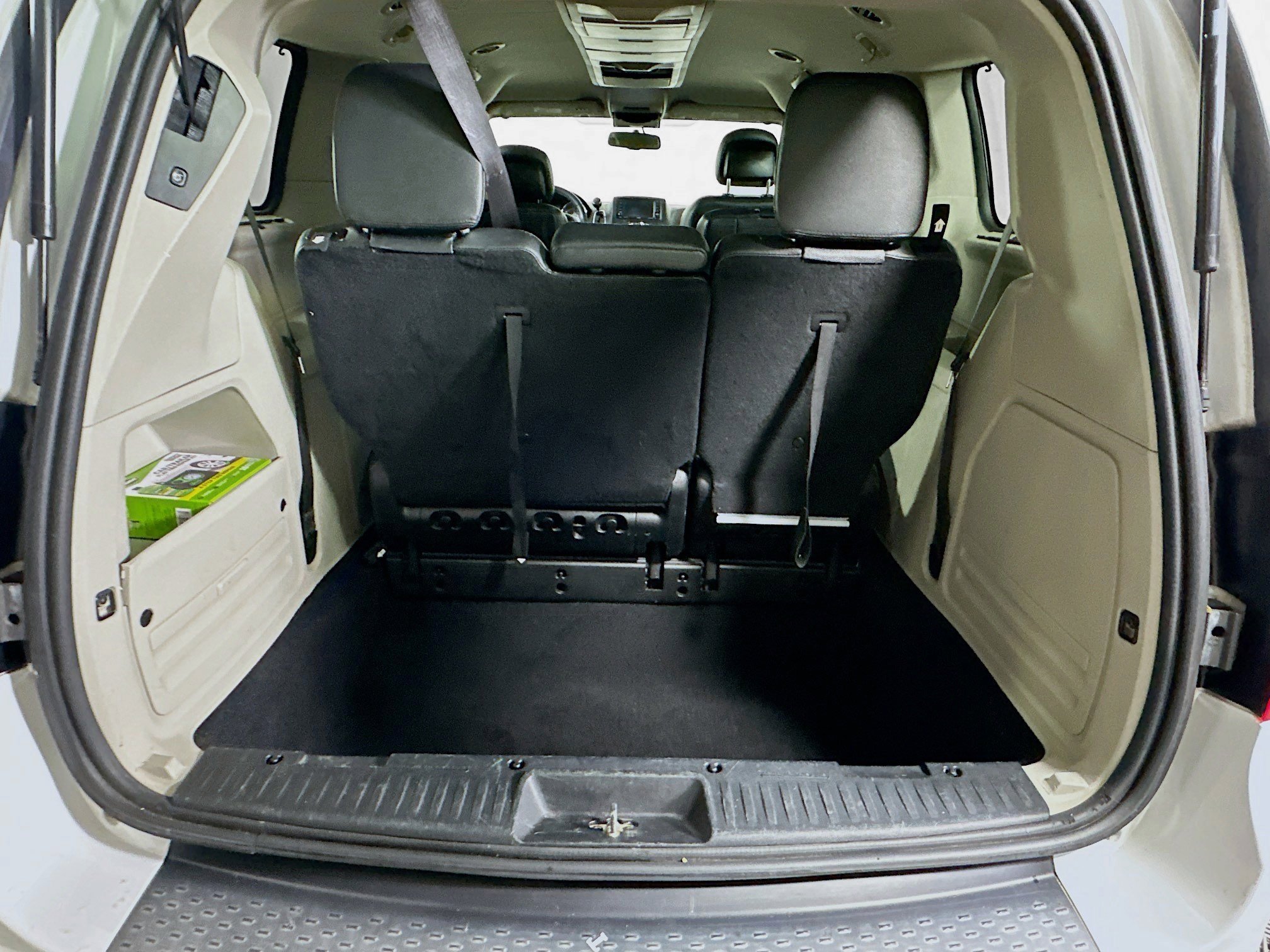 Used 2015 Chrysler Town & Country Touring FWD image 26