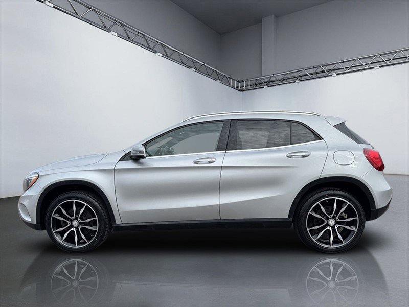 Used 2017 Mercedes-Benz GLA 250 4MATIC image 2