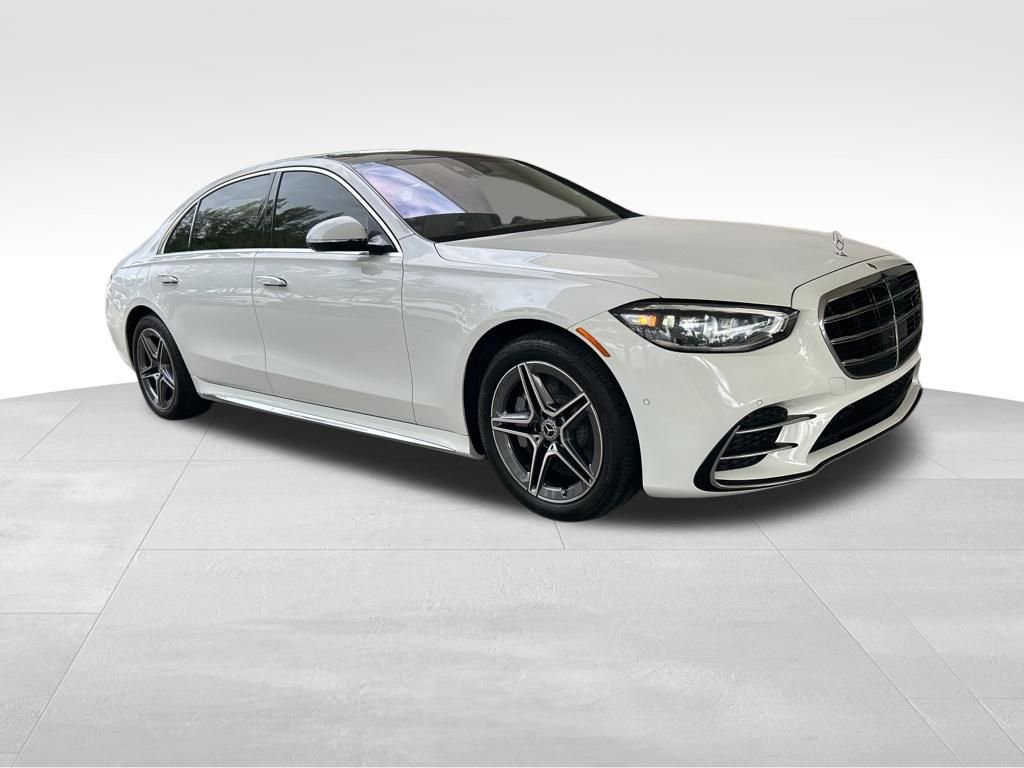 Used 2024 Mercedes-Benz S 580e 4MATIC Sedan w/ AMG Line image 2