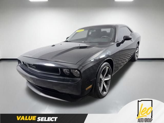 Used 2013 Dodge Challenger SXT RWD image 1