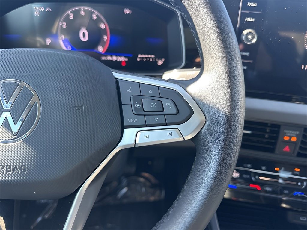 Used 2025 Volkswagen Jetta SE image 16