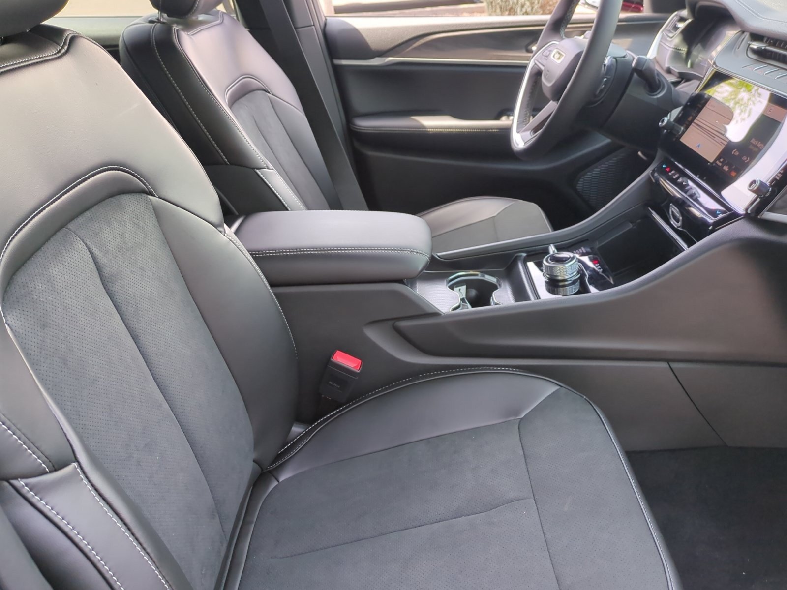 New 2026 Jeep Grand Cherokee Altitude AWD/4WD image 19