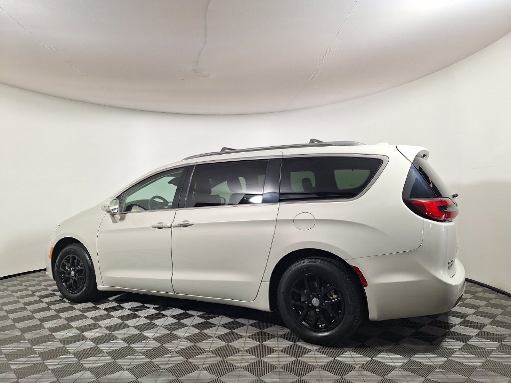 Used 2021 Chrysler Pacifica Touring-L FWD image 7