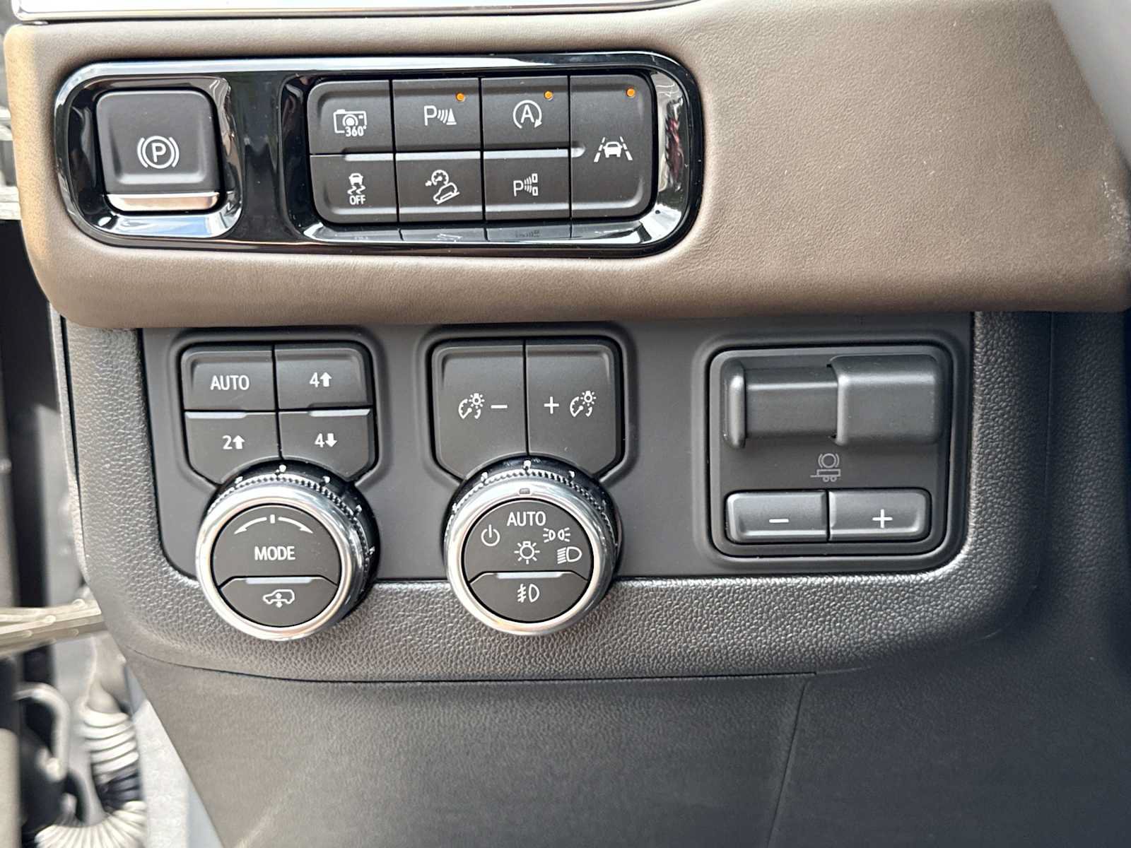 New 2026 GMC Yukon Denali Ultimate AWD/4WD image 18
