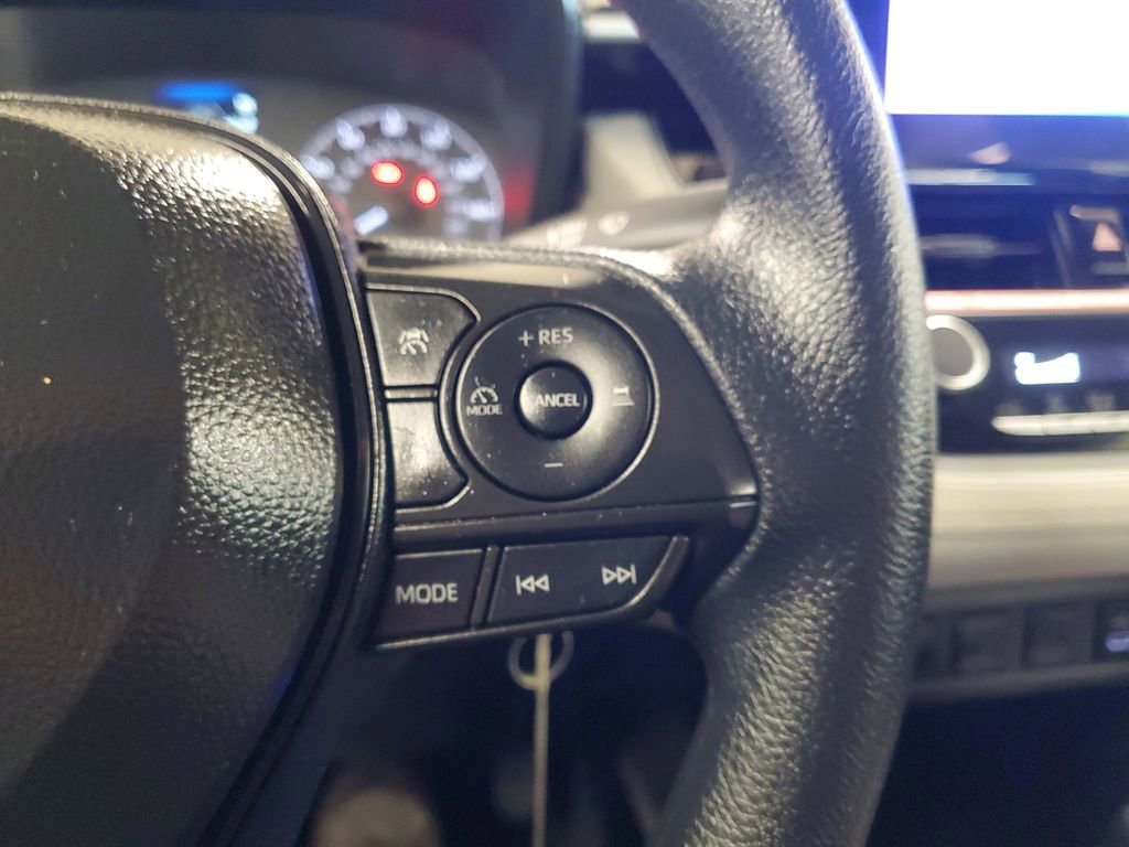 Used 2025 Toyota Corolla Cross L image 21