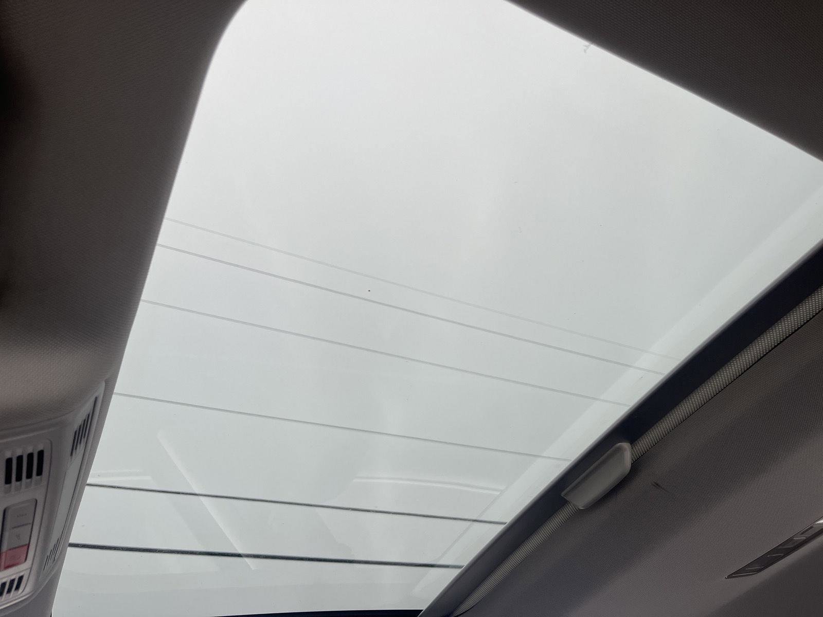 Used 2017 Volkswagen Golf Wolfsburg Edition image 20