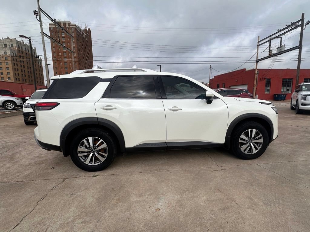 Certified 2022 Nissan Pathfinder SL w/ SL Black Package FWD image 8